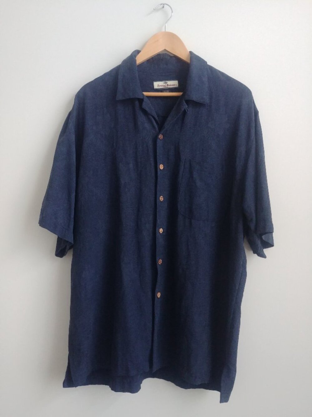 Tommy Bahama Men's Large 100% silk short sleeve button down shirt dark navy blue - Picture 4 of 14